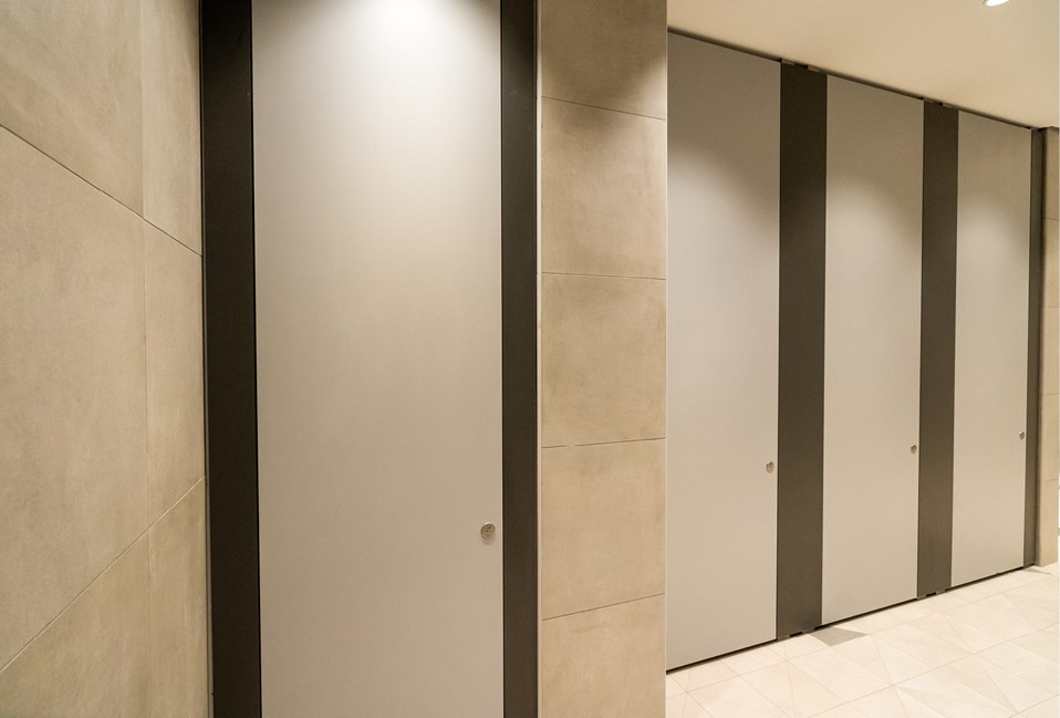 Venesta Washrooms Case Study Sharjah Central Mall Premium Toilet Cubicles Infinite4