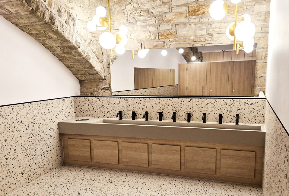 venesta-washrooms-case-study-sandman-signature-hotel-solid-surface-washtroughs (1)