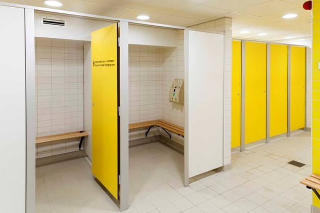 venesta-washrooms-toilet-cubicles-fusion-benching-bench-changing-room-denbigh-leisure-centre3