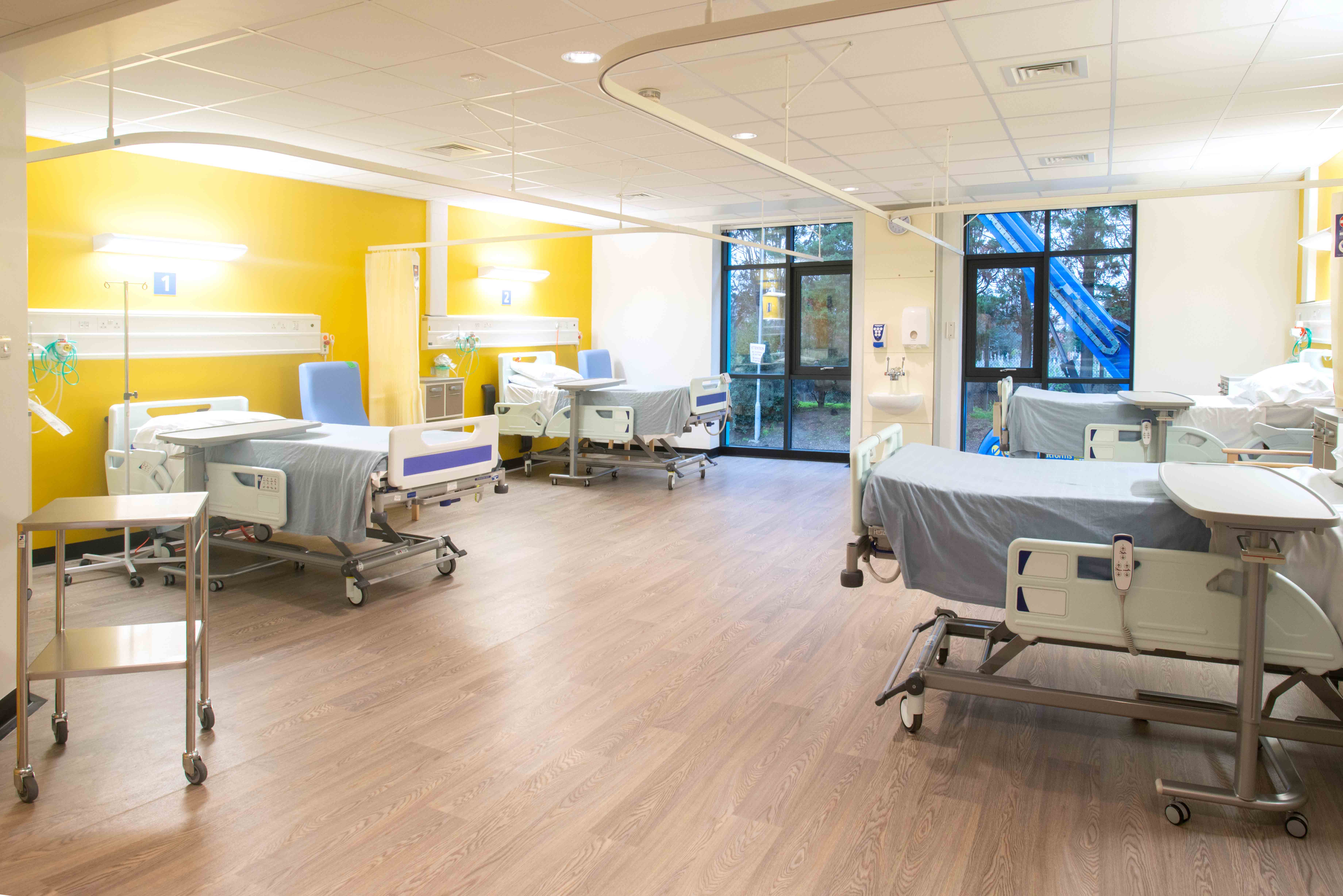 venesta-washrooms-vepps-healthcare-ips-panelling-boxed-out-unit-ward-queen-elizabeth-hospital3