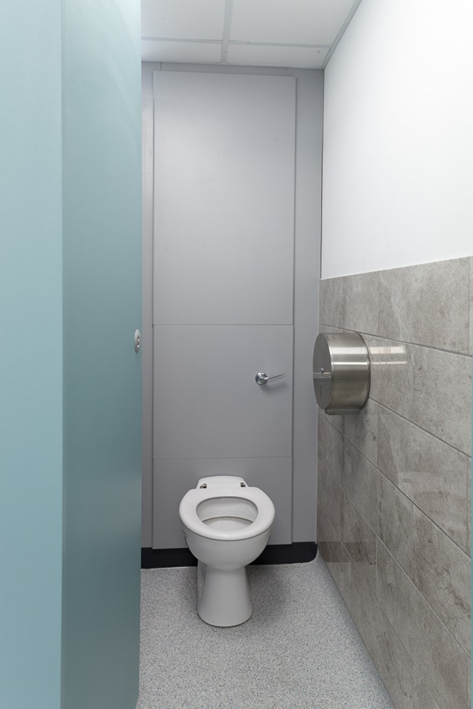venesta-washrooms-toilet-cubicles-award-vepps-ips-preplumbed-washroom-panelling-wc-royal-grammar-school1