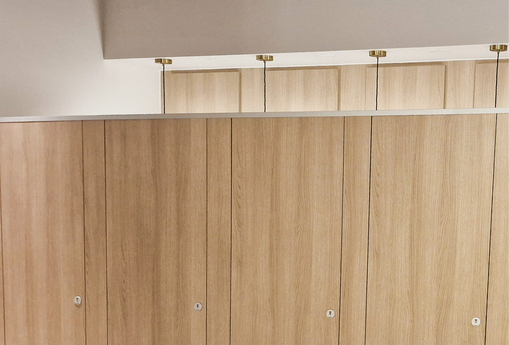 venesta-washrooms-case-study-sandman-signature-hotel-unity-cubicles