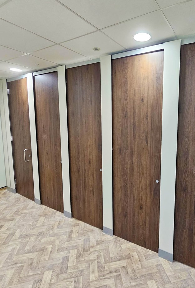 venesta-washrooms-case-study-perrywood-garden-centre-titan-cubicles-portrait (3)