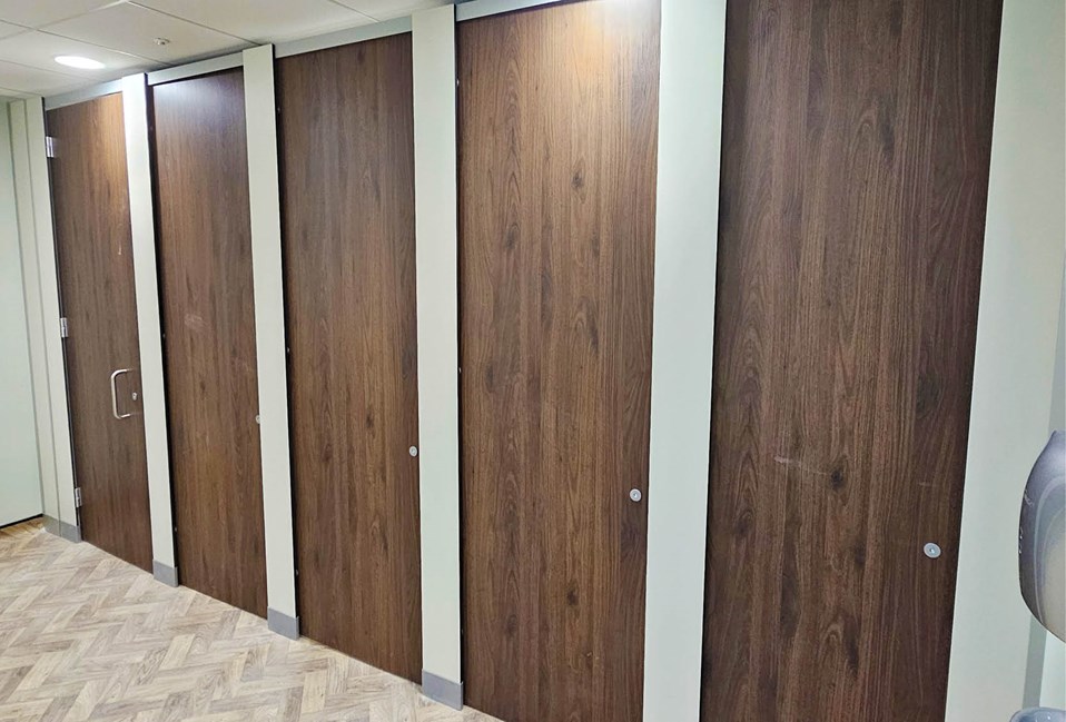 venesta-washrooms-case-study-perrywood-garden-centre-titan-cubicles (7)