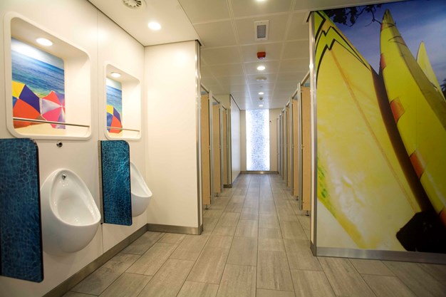 venesta-washrooms-toilet-cubicles-system-m-gatwick-airport2