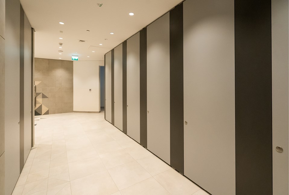 Venesta Washrooms Case Study Sharjah Central Mall Premium Toilet Cubicles Infinite3