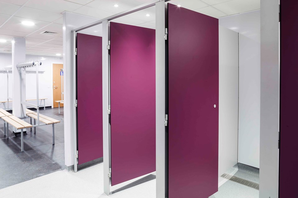 venesta-washrooms-toilet-shower-changing-cubicles-fusion-selby-high-school1