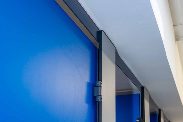 venesta-washrooms-toilet-cubicles-titan-full-height-door-hinge-south-hunsley-secondary-school