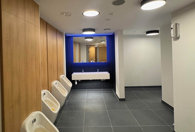 venesta-washrooms-case-study-olympia-london-mirror-box-units4