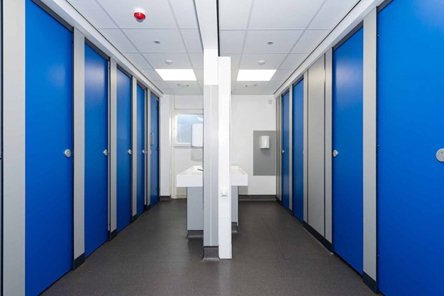 venesta-washrooms-toilet-cubicles-titan-full-height-vanity-unit-south-hunsley-secondary-school2