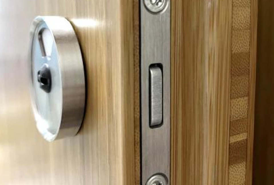 venesta-washrooms-toilet-cubicles-infinite-bamboo-lock