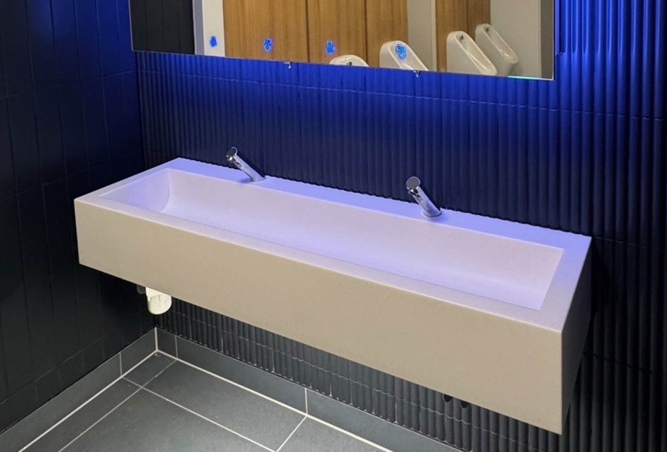 venesta-washrooms-case-study-olympia-london-mirror-box-units9