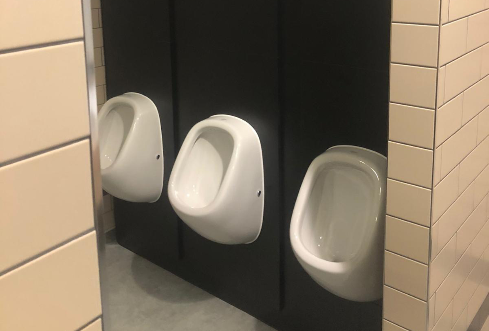 venesta-washrooms-case-study-microsoft-campus-reading-office-toilet-cubicles-award4