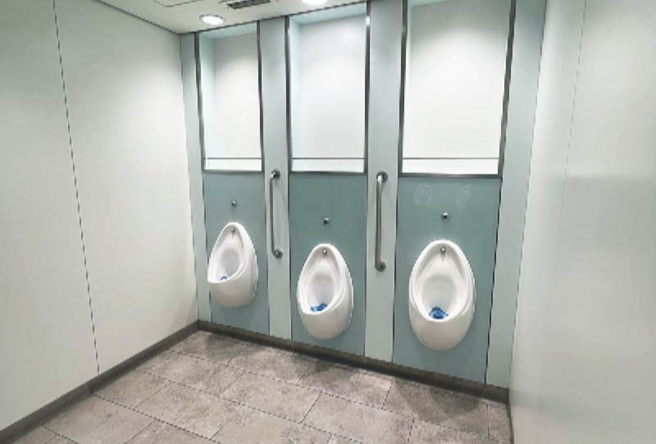 venesta-washrooms-panelling-clipclad-urinals