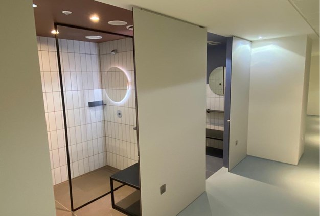 venesta-washrooms-case-study-dublin-landings-unity-full-height-shower-cubicles4