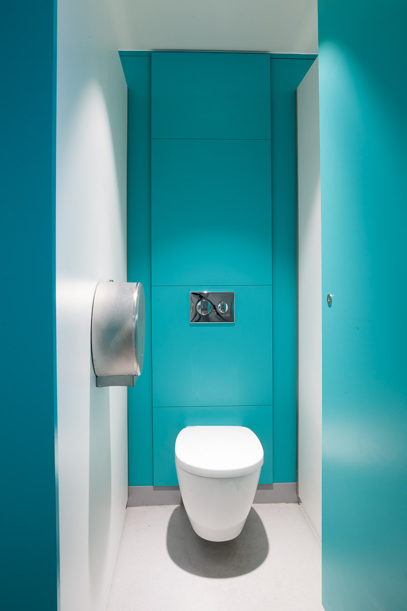 venesta-washrooms-toilet-cubicles-unity-full-height-privacy-wc-magdalen-college-school4