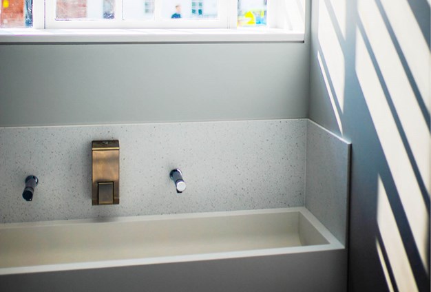 venesta-washrooms-case-study-portsmouth-historic-quarter-unity-full-height-cubicles (3)