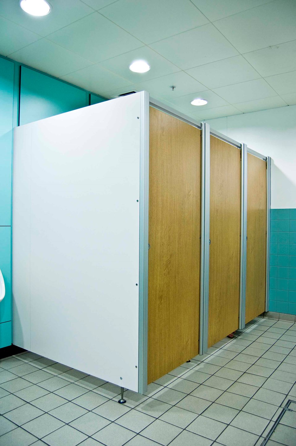 venesta-washrooms-toilet-cubicles-system-m-vepps-pre-plumbed-ips-panelling-wc-sainsburys-murrayfield4