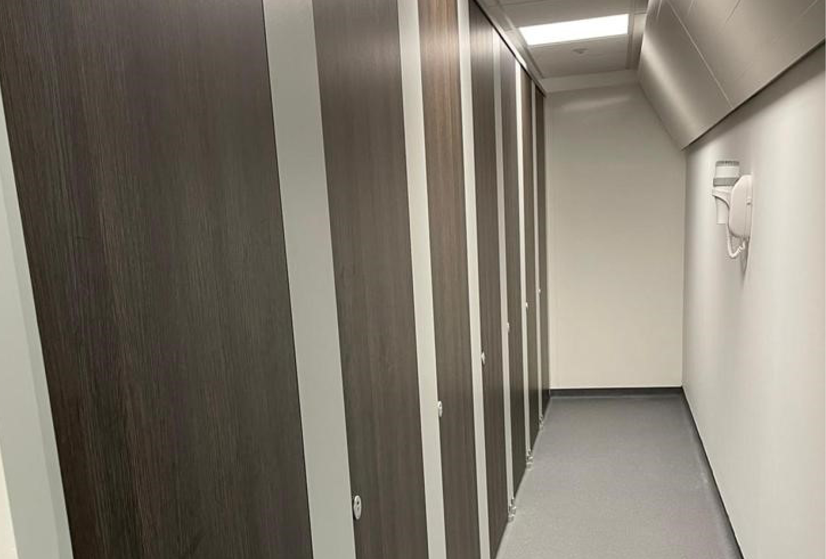 venesta-washrooms-case-study-rnli-allweather-lifeboat-centre-toilet-cubicles-unity
