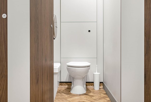venesta-washrooms-case-study-perrywood-garden-centre-titan-cubicles (3)