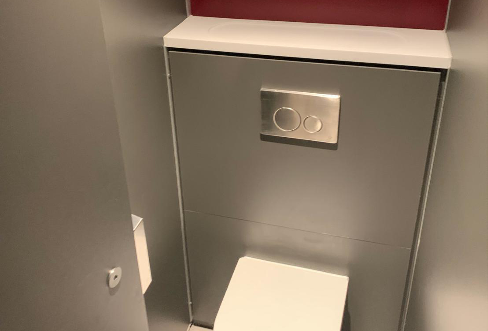 venesta-washrooms-toilet-cubicles-washroom-panelling-the-old-vic-threatre4