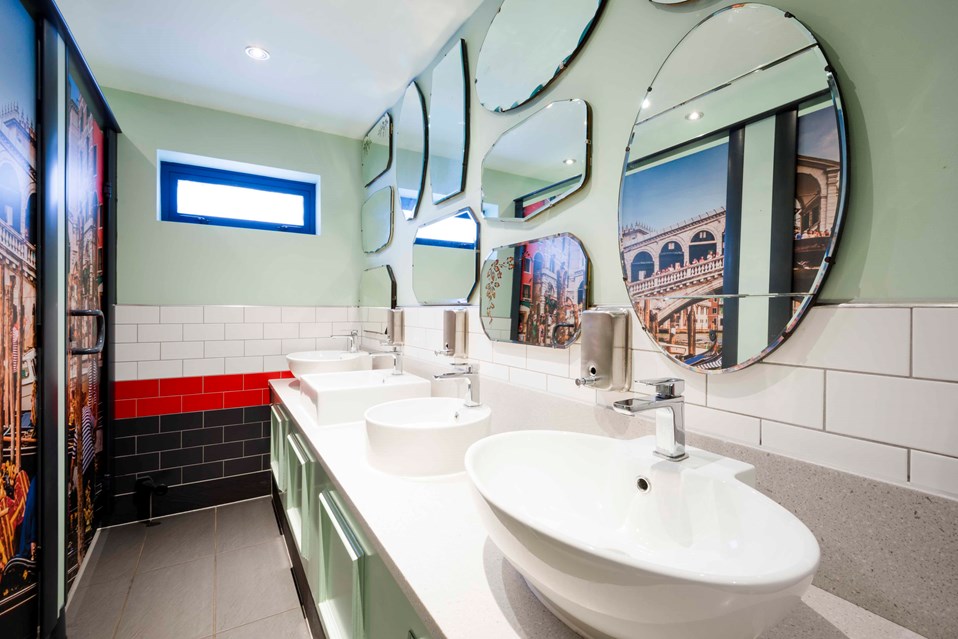 venesta-washrooms-toilet-cubicles-equinox-vanity-unit-sink-basin-bella-italia-dudley4