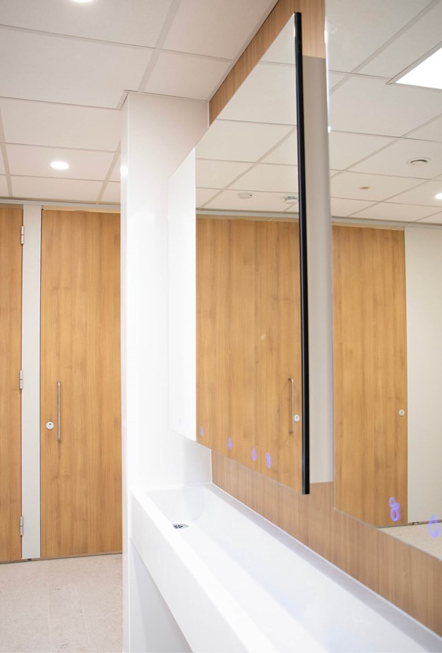 Venesta Washrooms Case Study Mid Kent Golf Club Mirror Box Units Unity Cubicles92