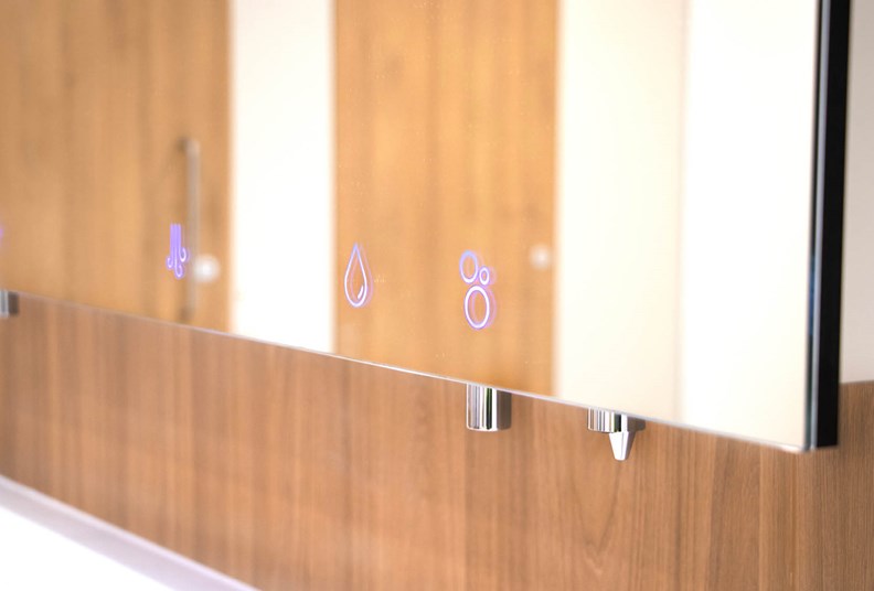 venesta-washrooms-case-study-mid-kent-golf-club-mirror-box-units-unity-cubicles