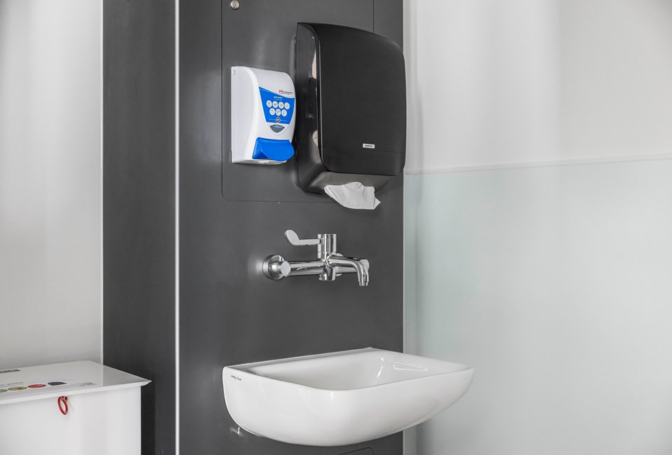 venesta-washrooms-case-study-hereford-hospital (2)