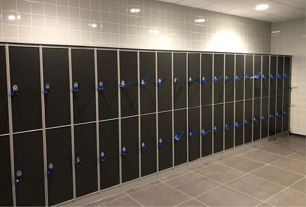 venesta-washrooms-case-study-rolls-royce-derby-lockers