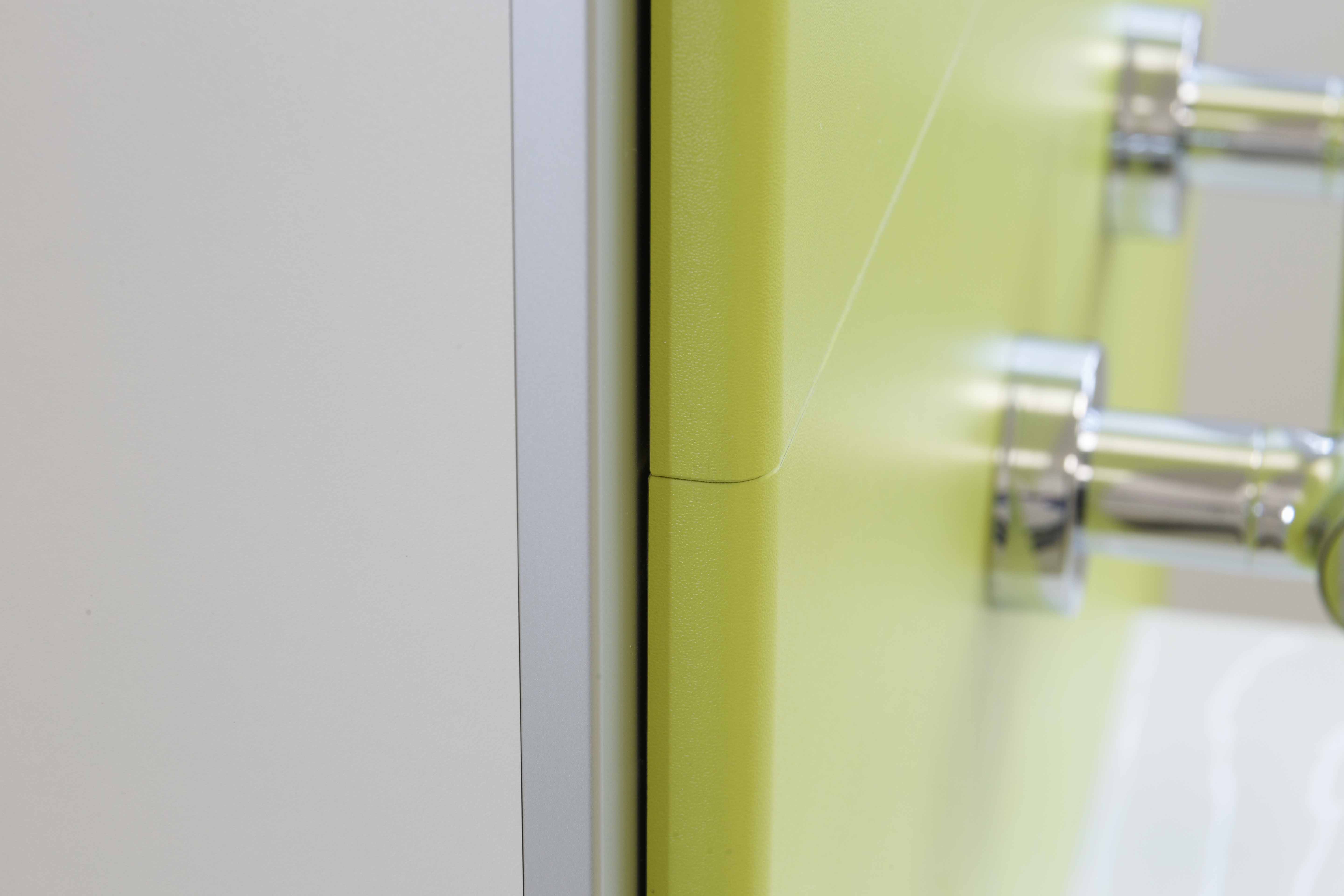 venesta-washrooms-healthcare-hospital-washroom-ips-panelling-vepps-boxed-out-the-strand-medical-centre8