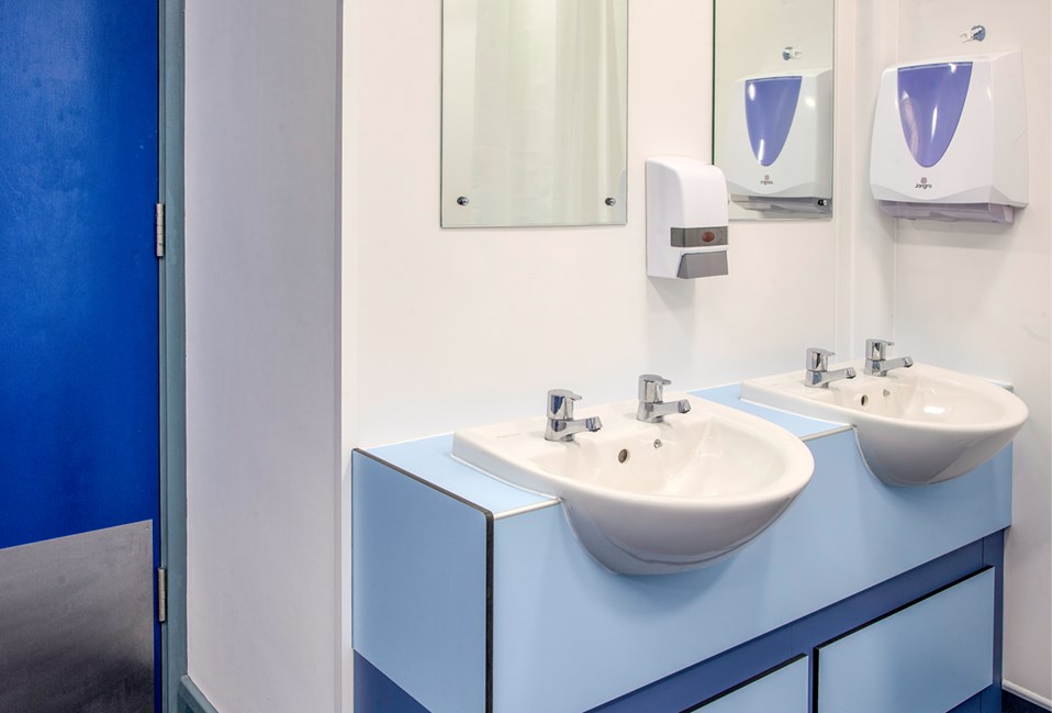 venesta-washrooms-lever-edge-case-study (2)