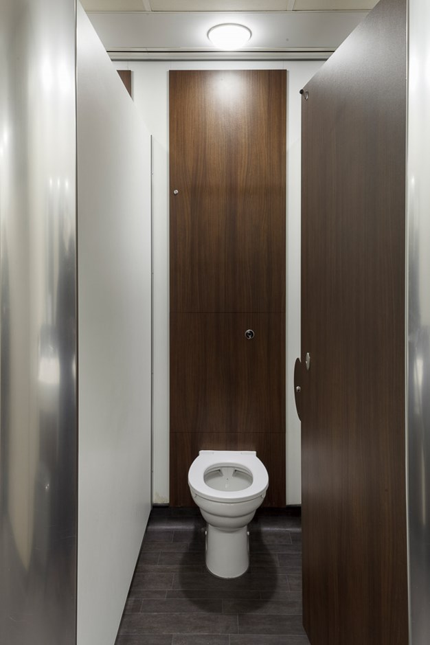 venesta-washrooms-toilet-cubicles-equinox-vepps-ips-preplumbed-panelling-wc-toilets-london-eye
