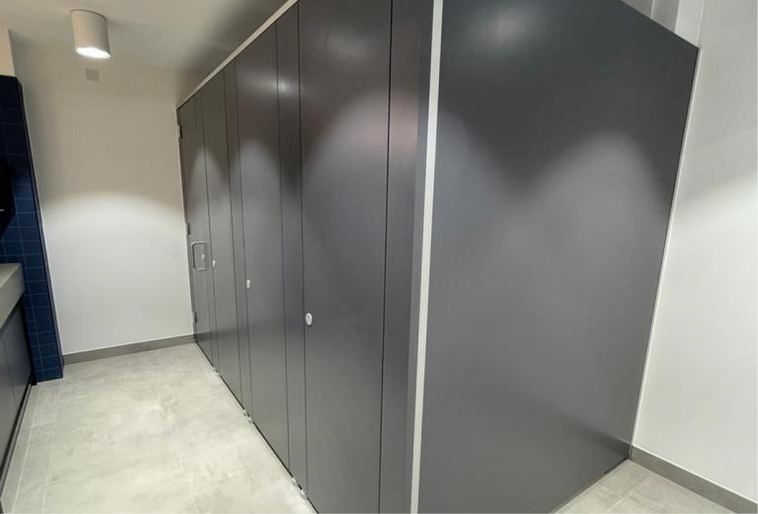 venesta-washrooms-case-study-malvern-house-toilet-cubicles-unity-colourcoat5