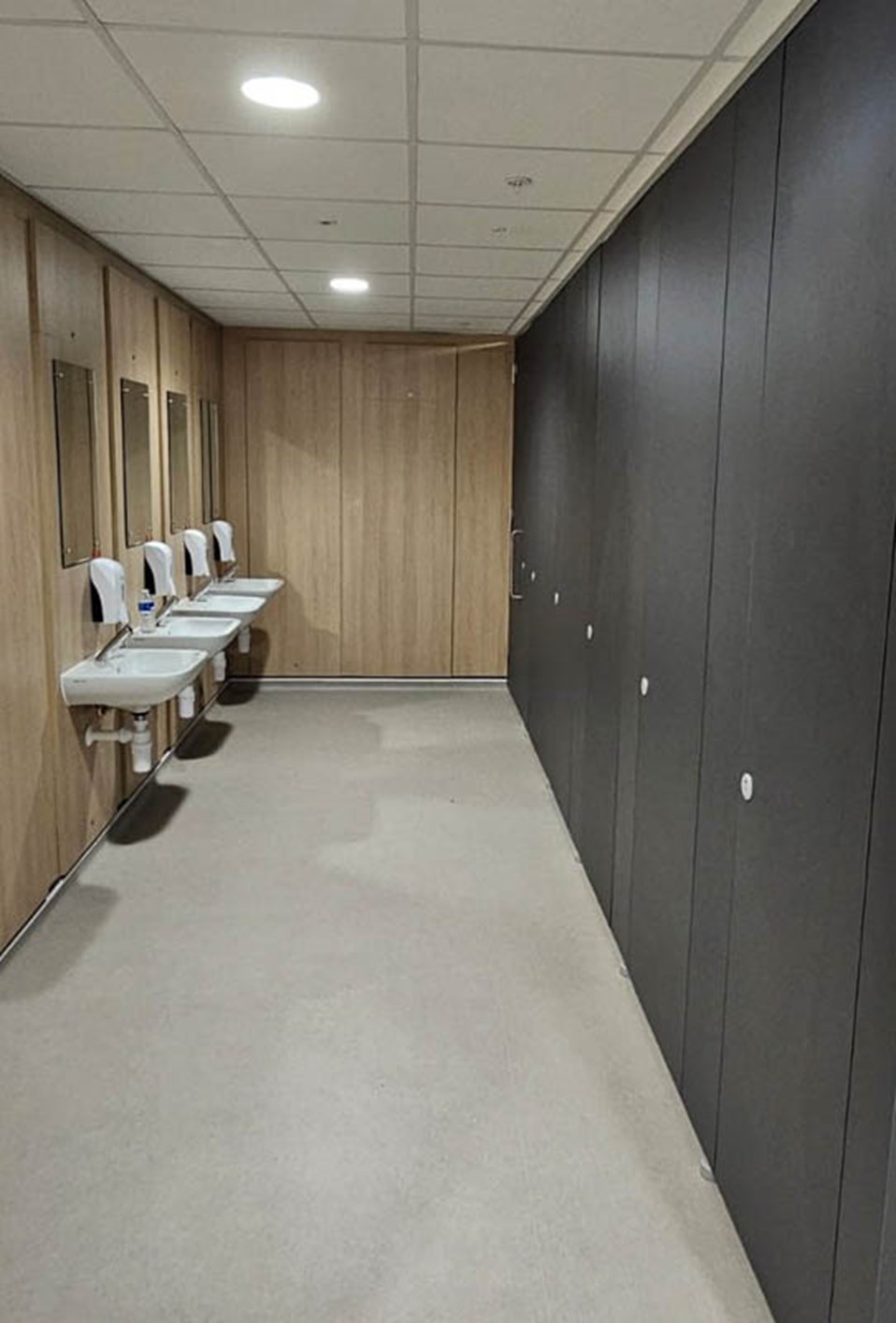 oxford-brookes-university-unity-full-height-cubicles