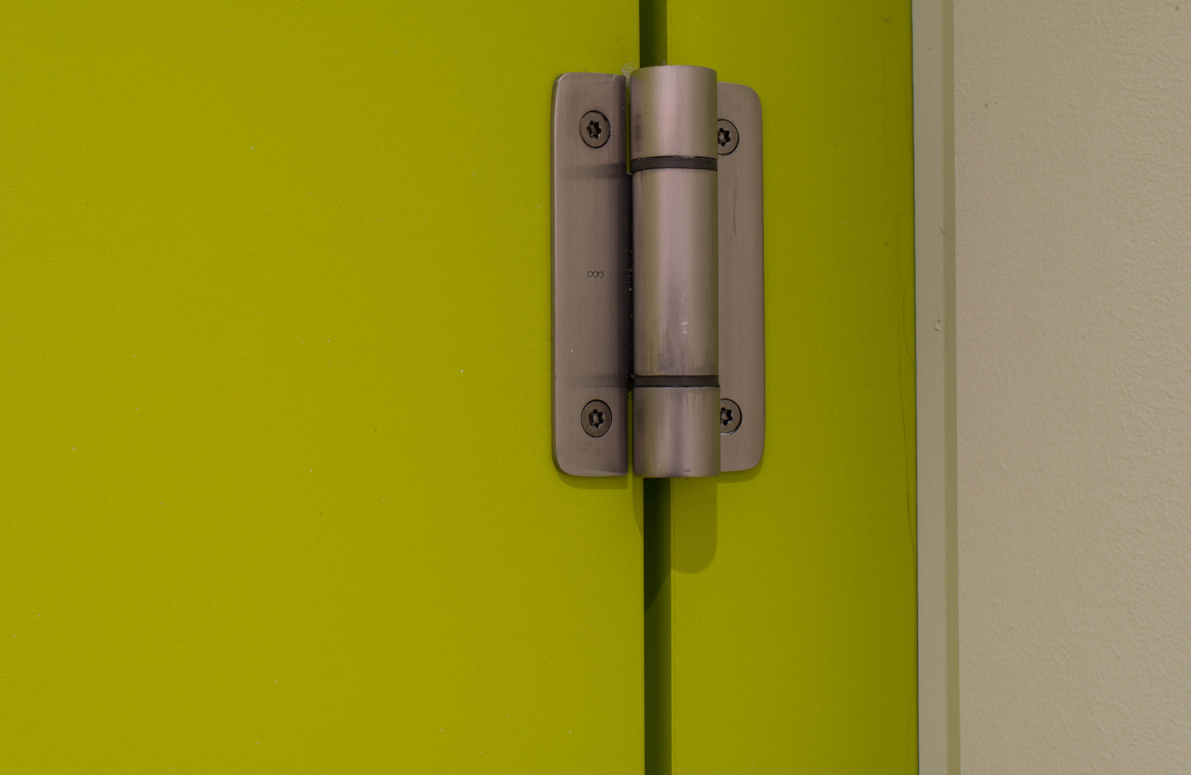 venesta-washrooms-toilet-cubicles-unity-full-height-school-toilets-hinge-isaac-newton-academy