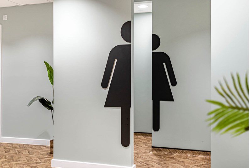 venesta-washrooms-case-study-perrywood-garden-centre-titan-cubicles (1)