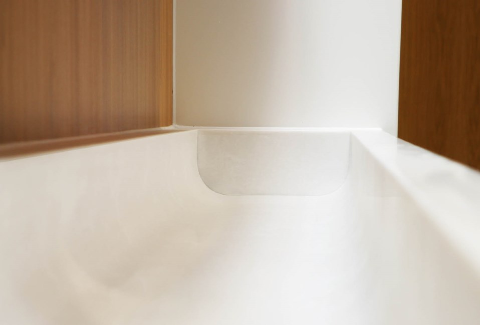 venesta-washrooms-case-study-mid-kent-golf-club-mirror-box-units-unity-cubicles7