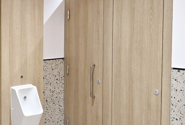 venesta-washrooms-case-study-sandman-signature-unity-cubicles-vepps-panelling