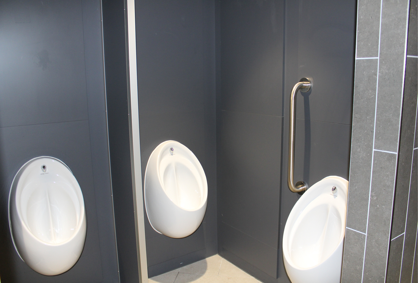venesta-washrooms-case-study-shakespeare-north-playhouse-rapiduct2