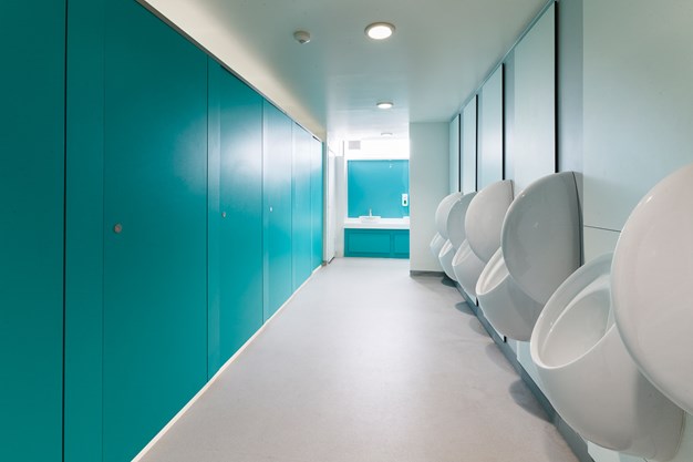 venesta-washrooms-toilet-cubicles-unity-full-height-privacy-vepps-ips-panelling-urinals-magdalen-college-school3