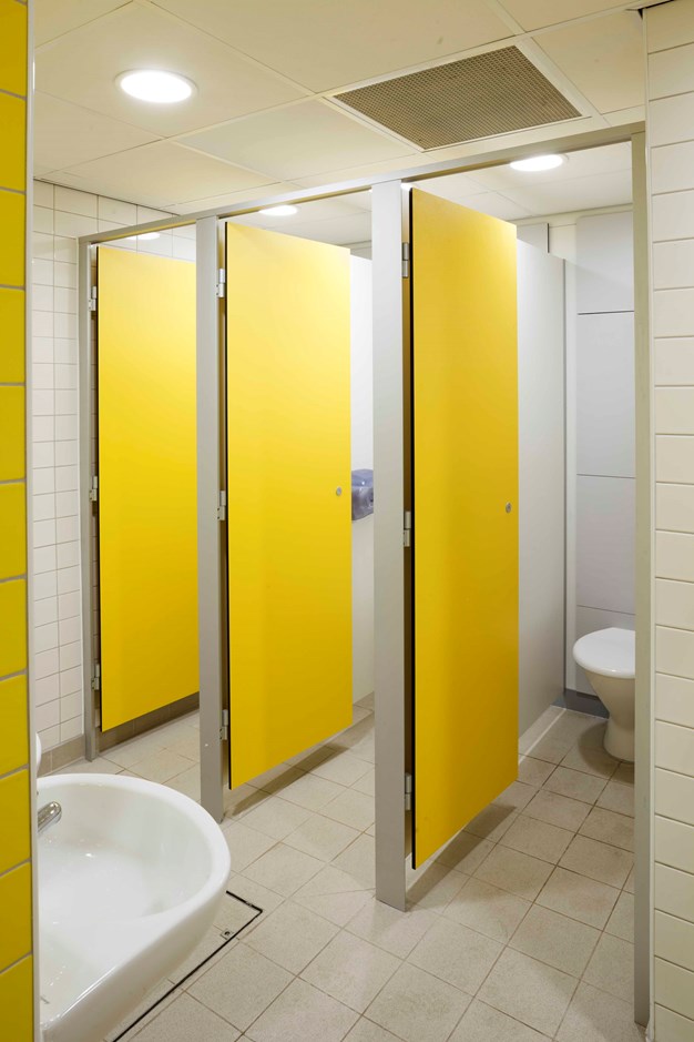 venesta-washrooms-toilet-cubicles-fusion-vepps-ips-preplumbed-panel-panelling-wc-toilets-denbigh-leisure-centre1