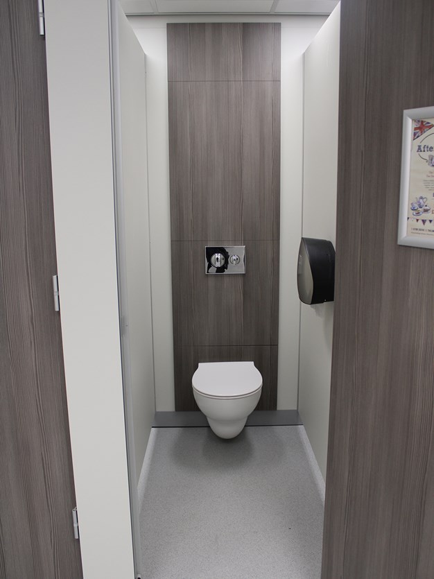 Venesta Washrooms Toilet Cubicles Ips Stratford Garden Centre 101.JPG