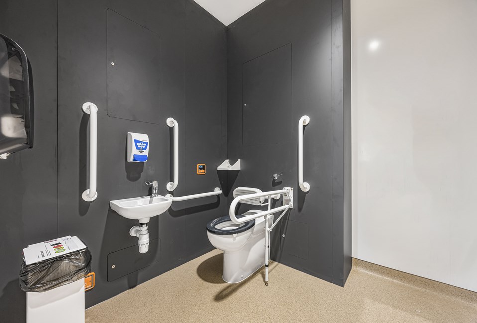venesta-washrooms-case-study-hereford-hospital (7)