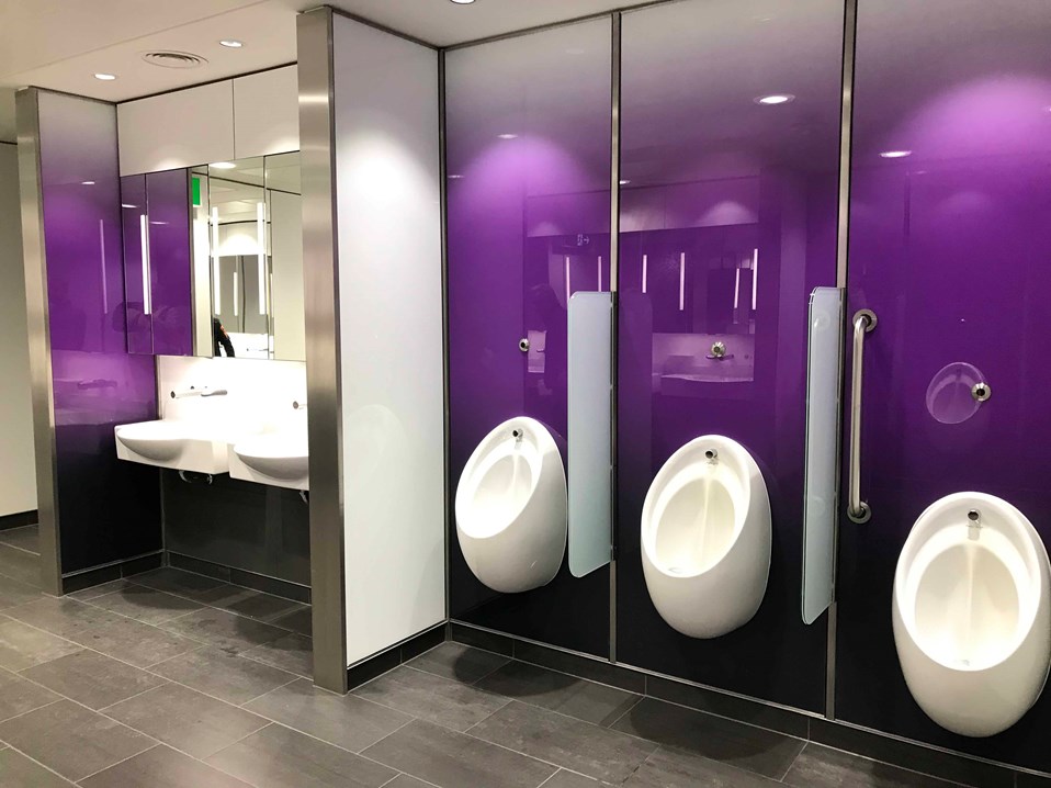 venesta-washrooms-toilet-cubicles-system-m-clipclad-gatwick-airport3