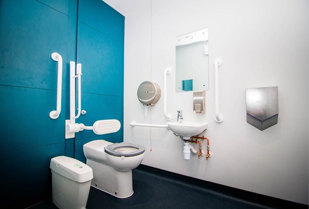venesta-washrooms-case-study-portsmouth-historic-quarter-unity-full-height-cubicles (4)