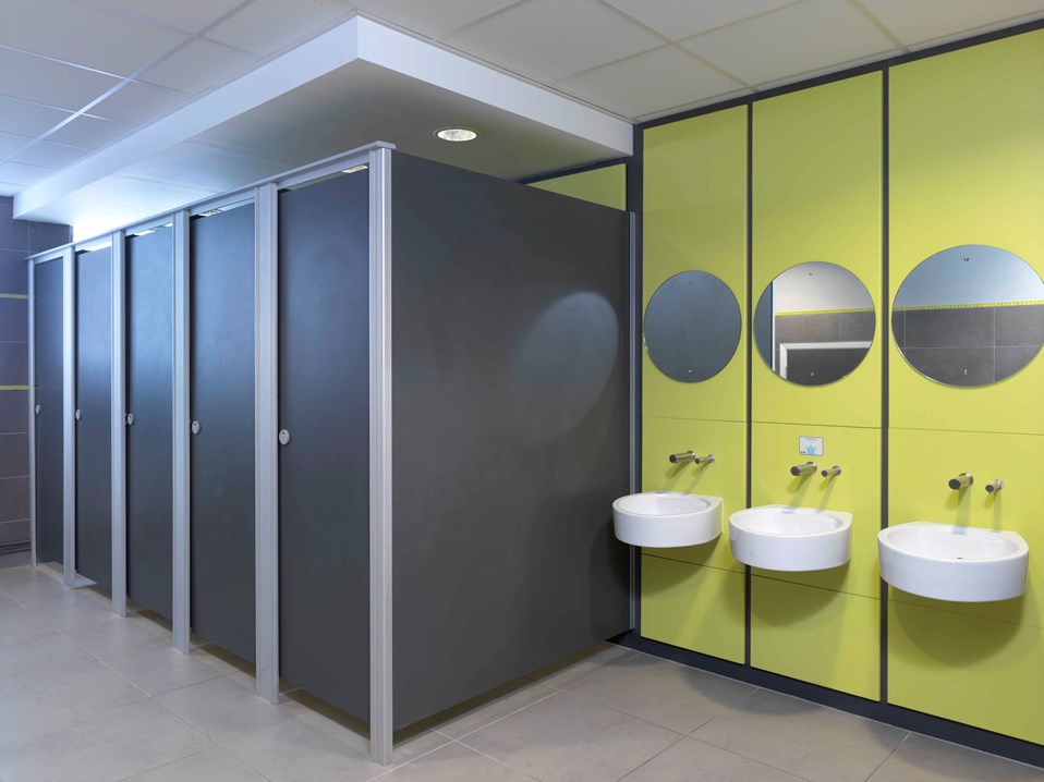 venesta-washrooms-toilet-cubicles-centurion-ips-vepps-pre-plumbed-panel-panels-panelling-tudor-grange-academy2