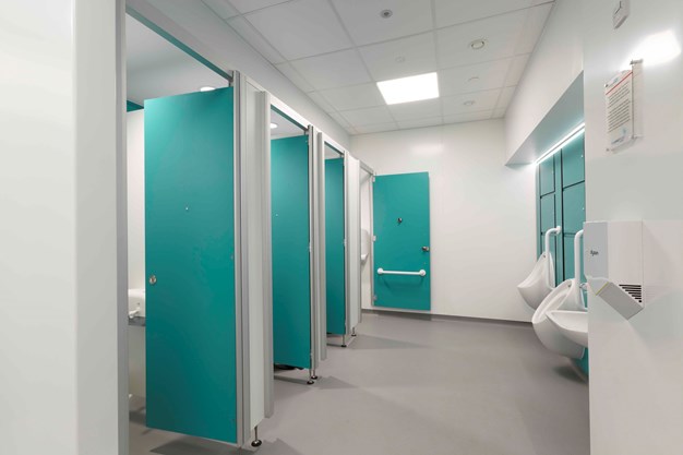 venesta-washrooms-toilet-cubicles-system-m-derriford-hospital4