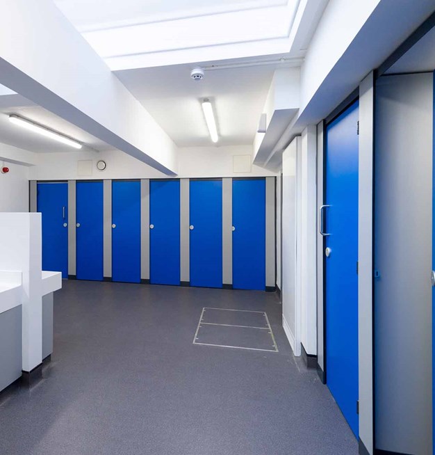 venesta-washrooms-toilet-cubicles-titan-full-height-south-hunsley-secondary-school