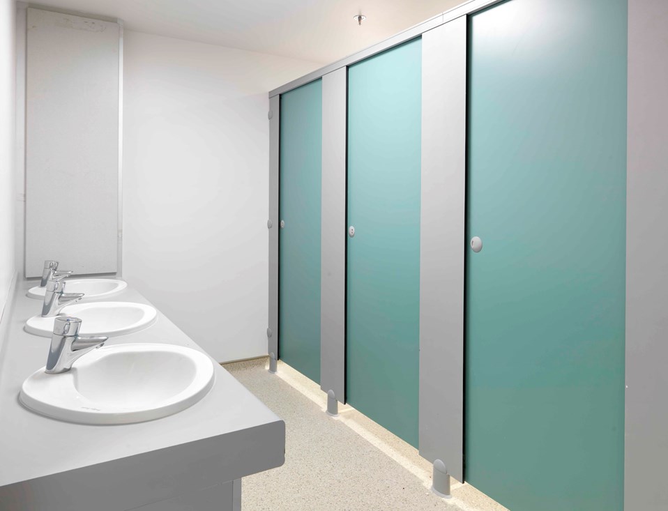 venesta-washrooms-toilet-cubicles-award-vanity-unit-royal-london-hospital